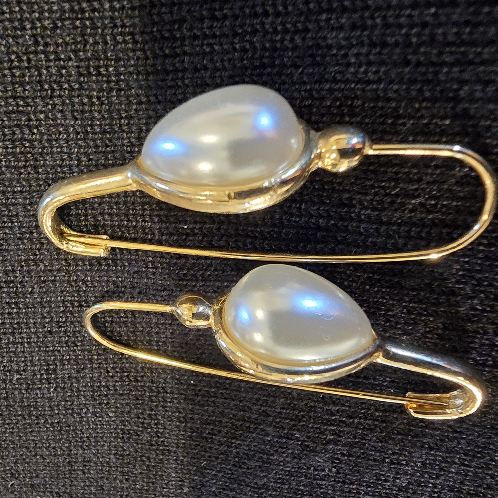 Elegant Gold and Pearl Drop Earrings